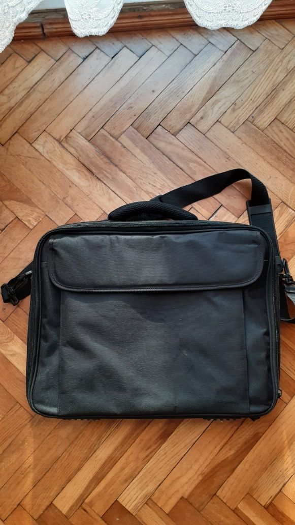 Torba na laptopa nie zniszczona