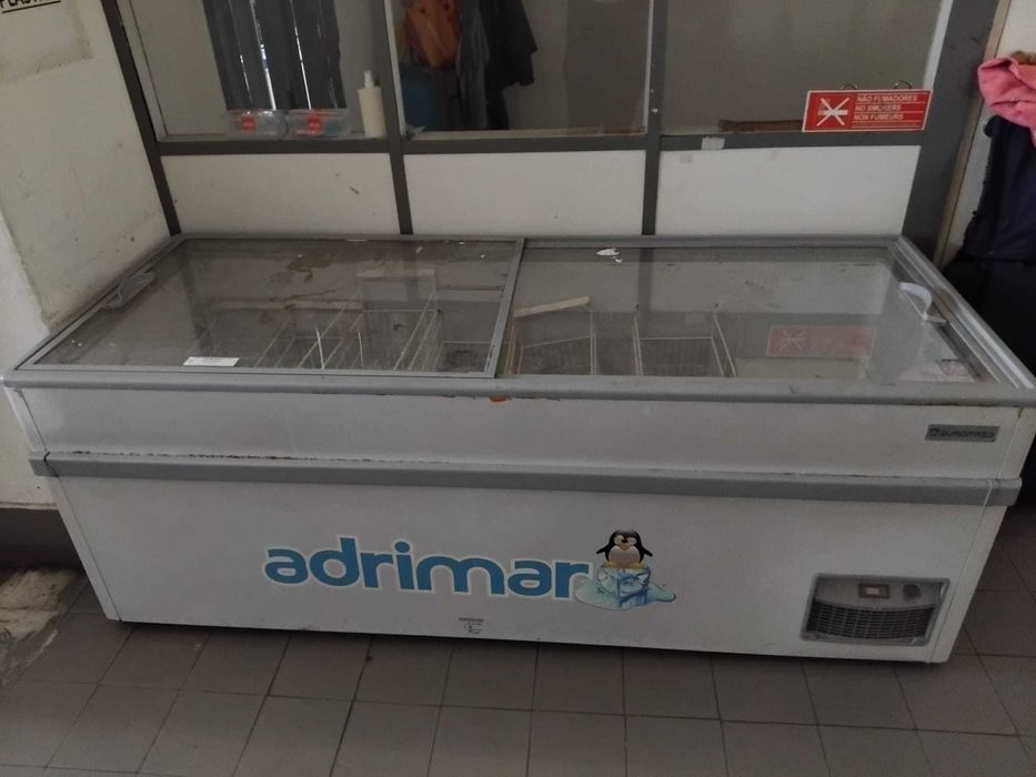 Vendo Arcas Avariadas Pequenas, Medias e Grandes