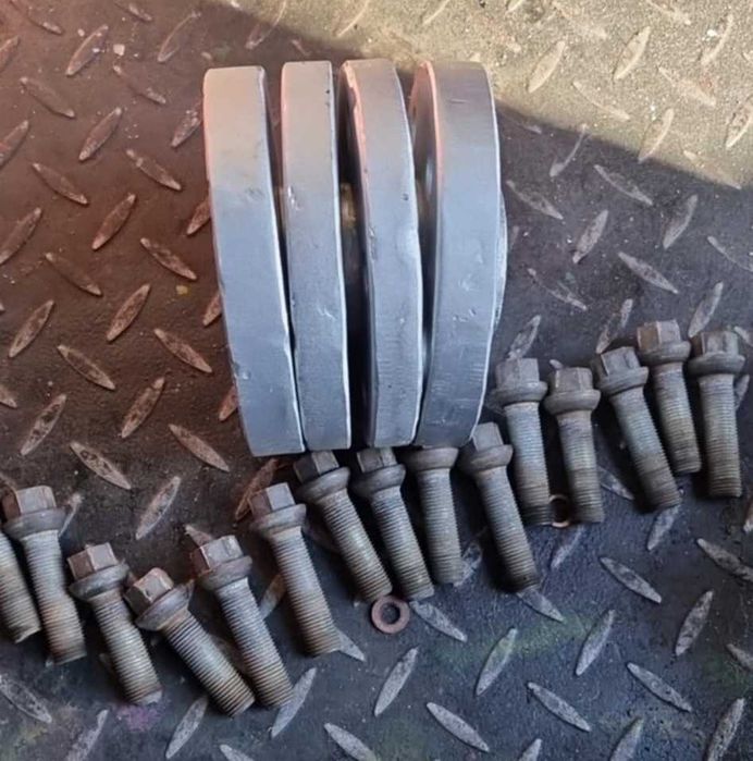 dystanse do kół ze śrubami VW Golf IV Seat Skoda Audi 5x100