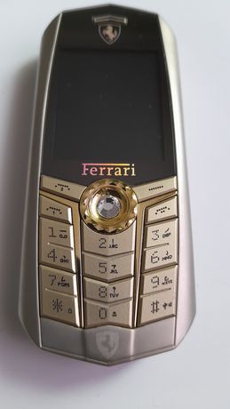 Мобильный телефон Ferrari.
