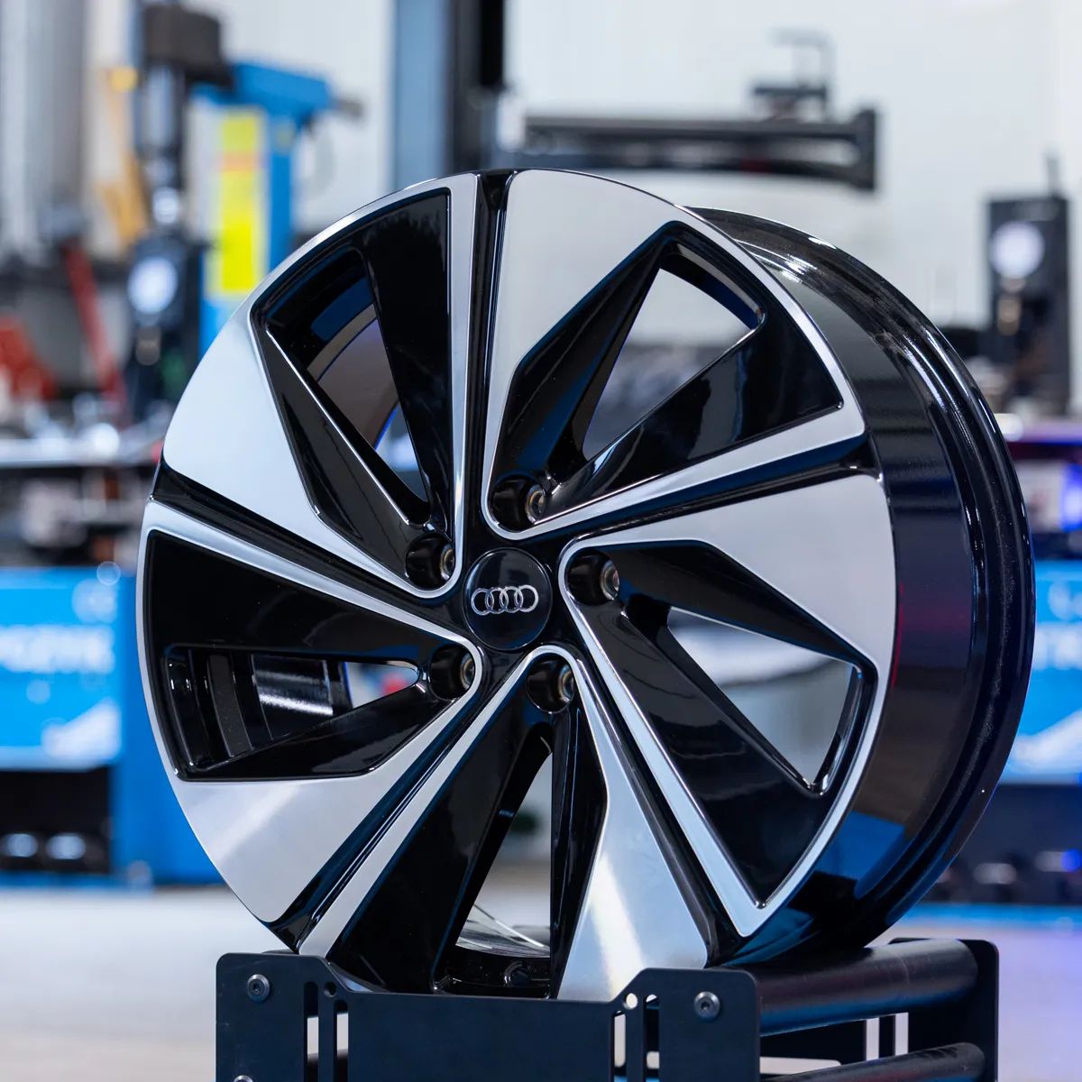 NOWE ORYGINALNE Felgi 18" Audi A3 A4 A6 A8 Q2 Q3