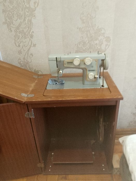 Продам швейну  машинку