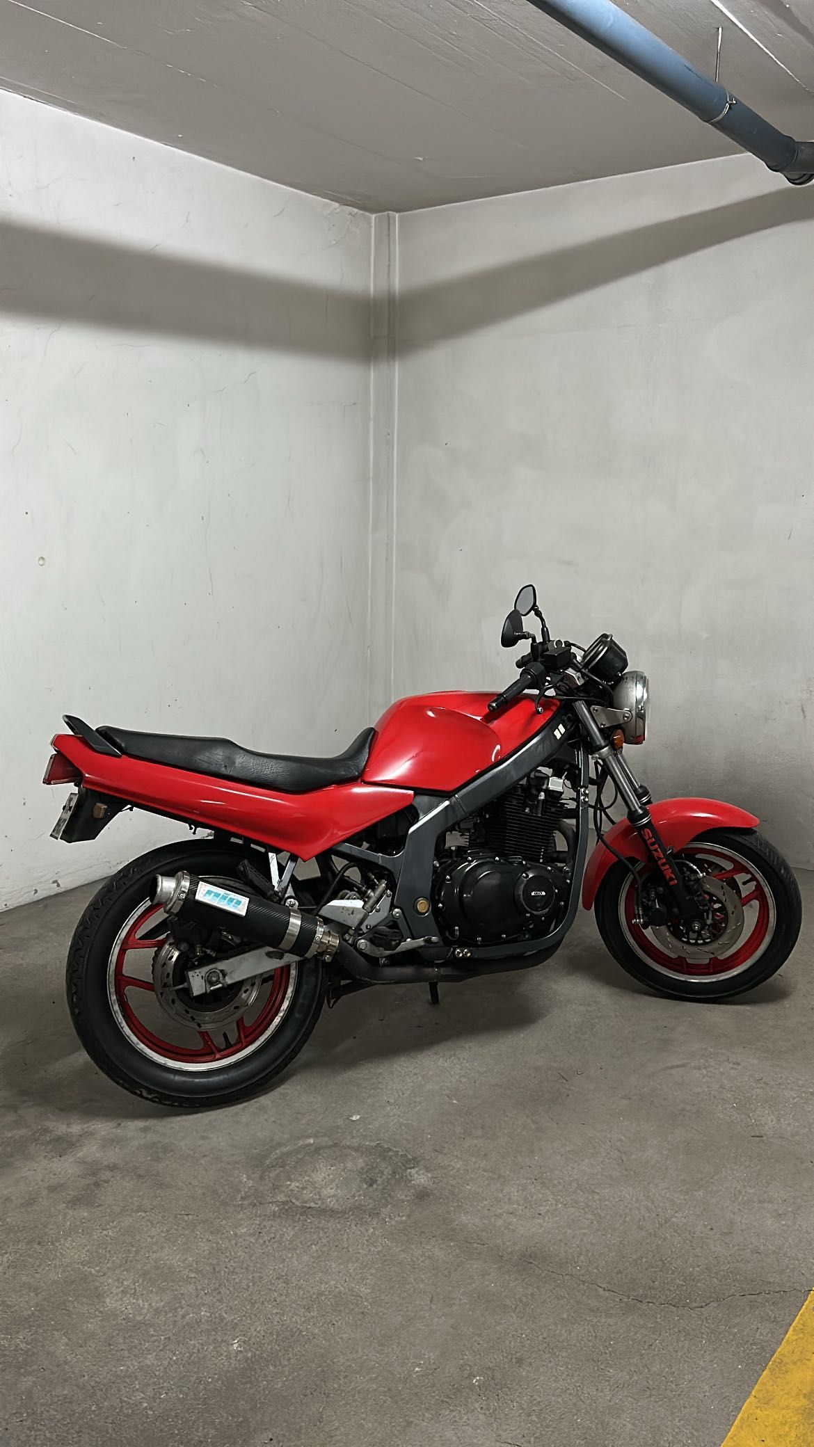 Suzuki GS500 bem estimada