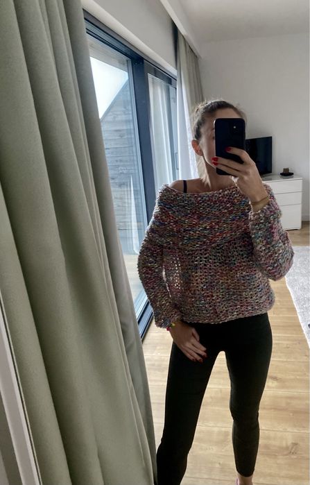 Sweter z golfem XS S Red Queen