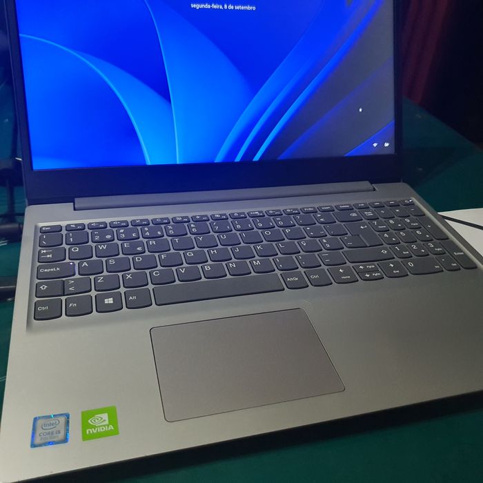 Portátil i5 8gb 500gb ssd nvidia 2gb