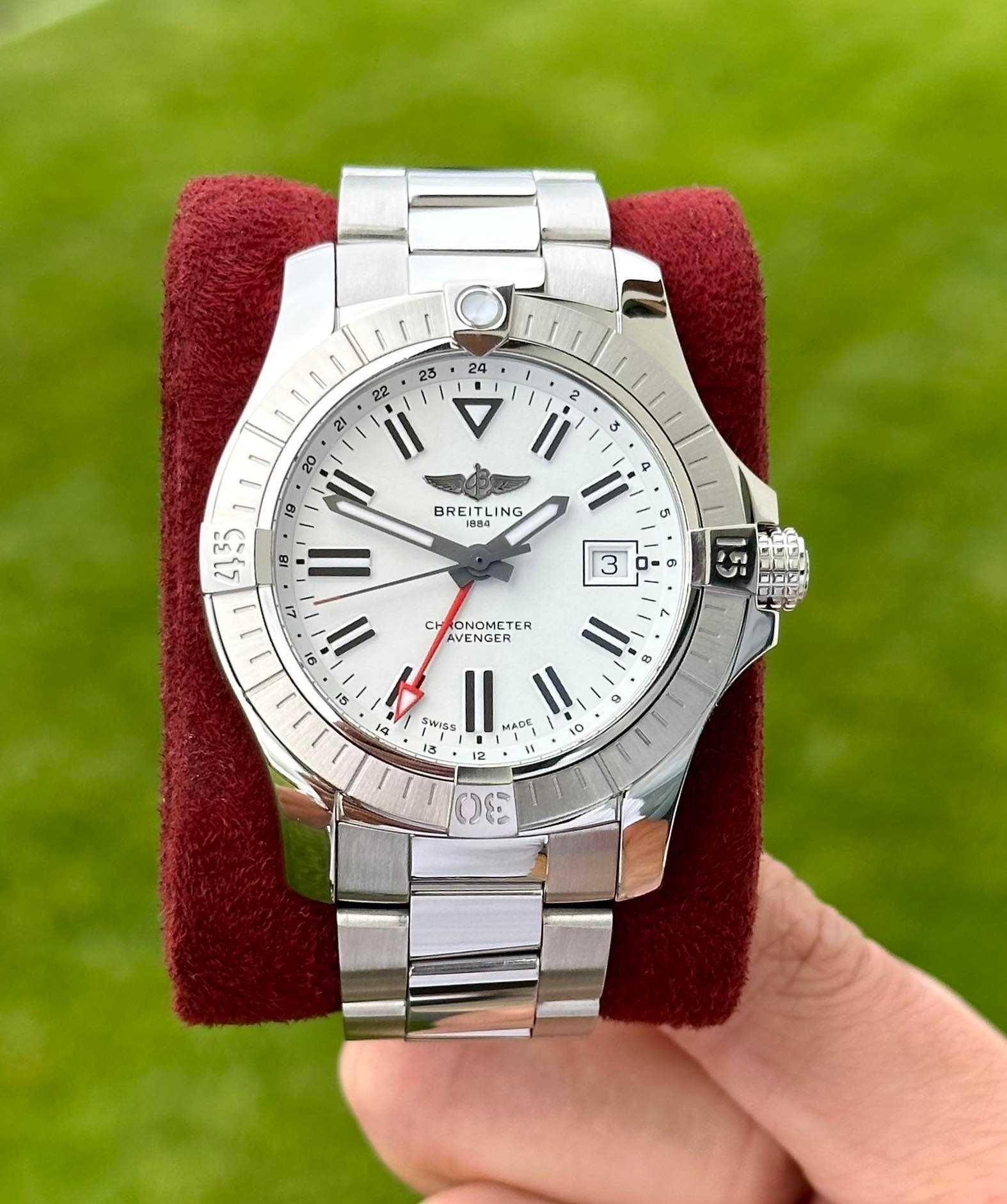 Breitling Avenger Automatic GMT 43mm