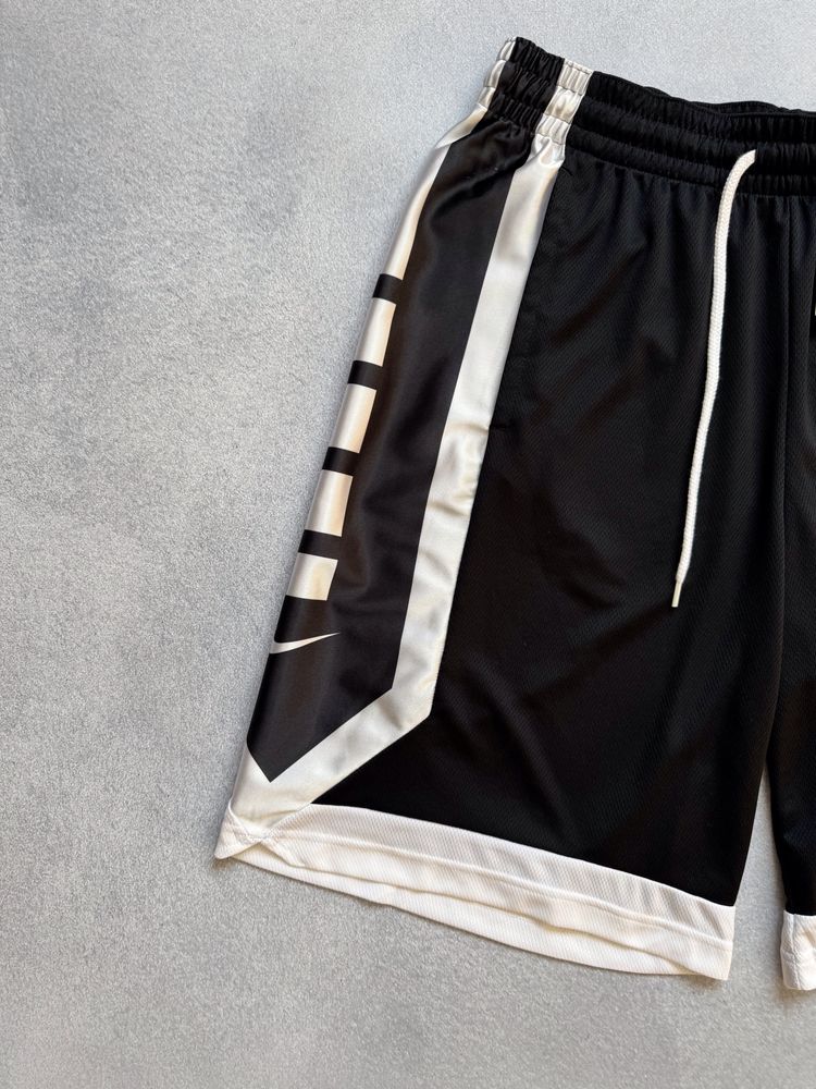 Оригінальні шорти Nike Dri-Fit