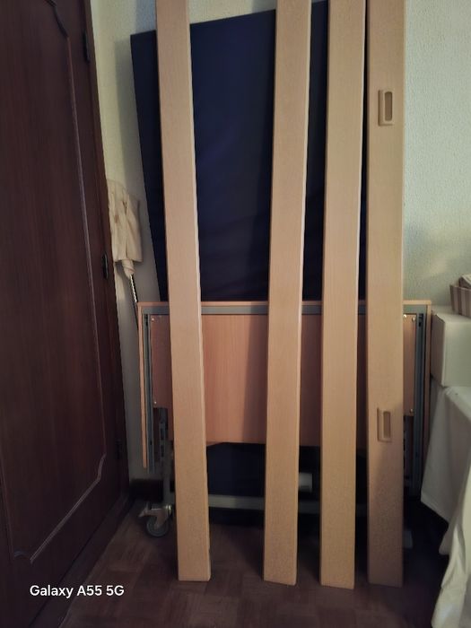 Cama articulada, como nova.  Não foi usada.  Com colchão: 900,00