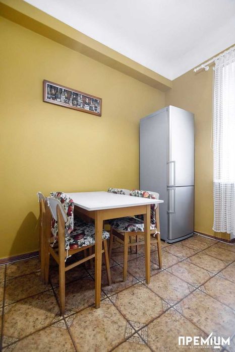 Продаж 2-кімнатна квартира "сталінка" ЦЕНТР МІСТА