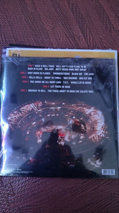 ACDC Live river Plate 3lps
edição red vinyl 

ACDC Stiff Upper Lip

No