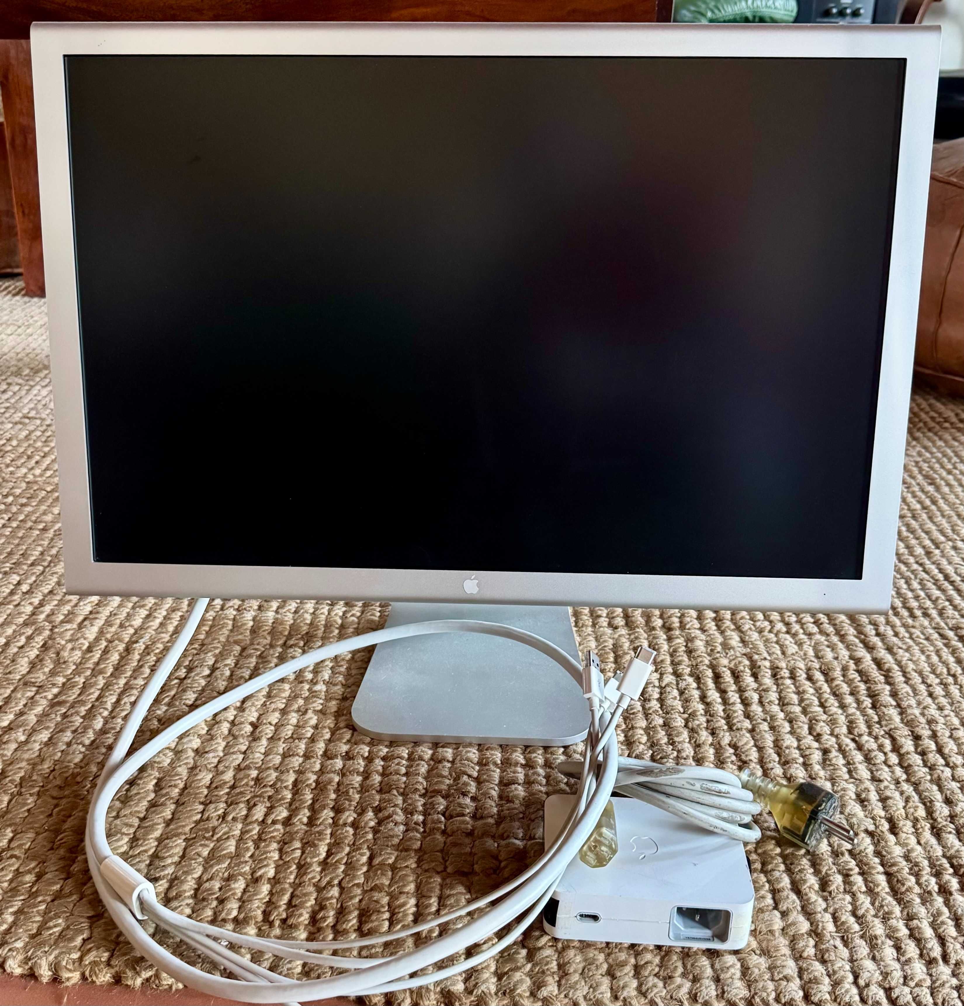 Monitor Apple Cinema HD Display para reparação / peças