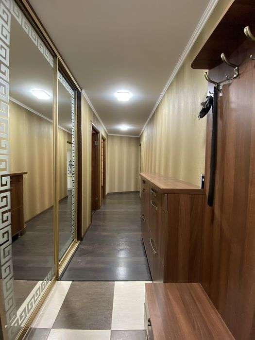 Сдам 3-к кв 70м2 с ремонтом  на Тополе -2 район м Сильпо