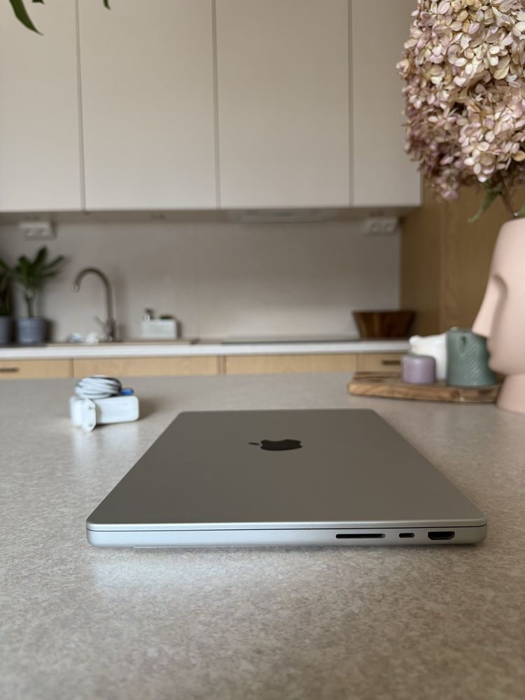 Apple Macbook Pro 14 M1 Max 64GB 1TB SSD SILVER
