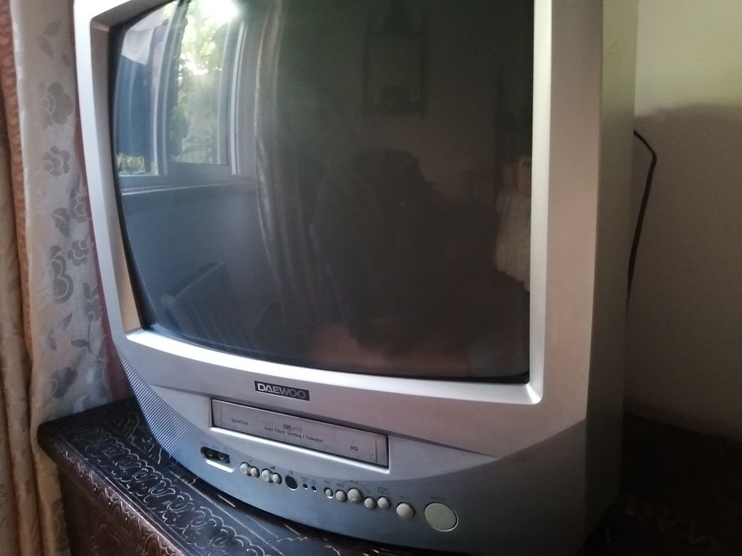 Televisão marca DAEWOO modelo com alguns anos mas a funcionar