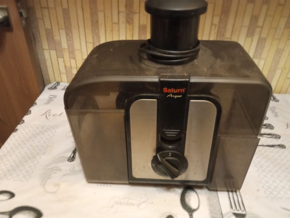 Соковыжималка электрическая "Saturn" ST-FP8057 (400Вт.).