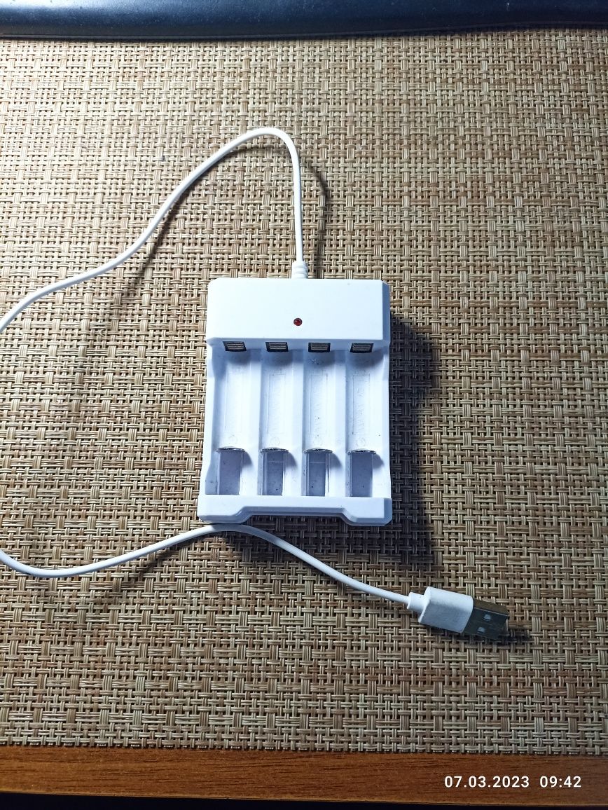 Продам зарядку USB для аккамулятора