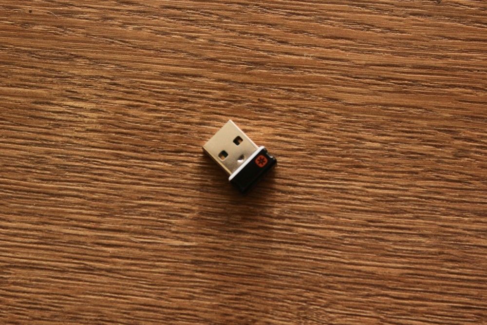 Комплект клавиатура и мышь Logitech Wireless Combo MK520 Black USB