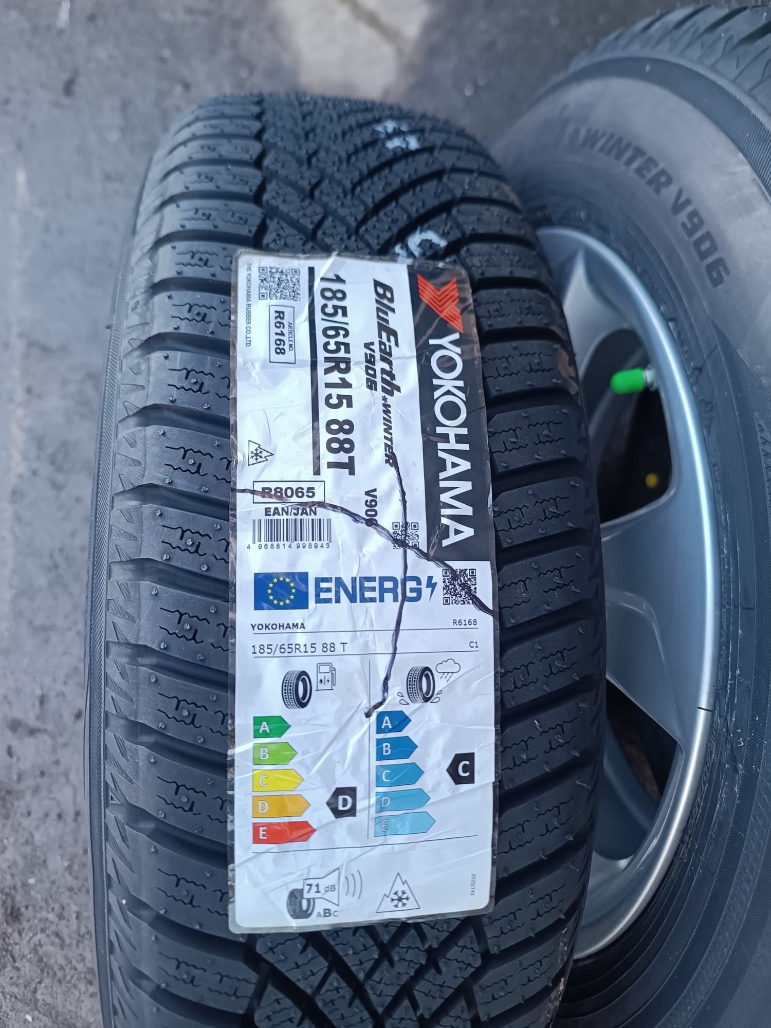 Nowe koła zimowe 185/65/15 Toyota Yaris IV 5x100 TPMS 2023 rok ET45