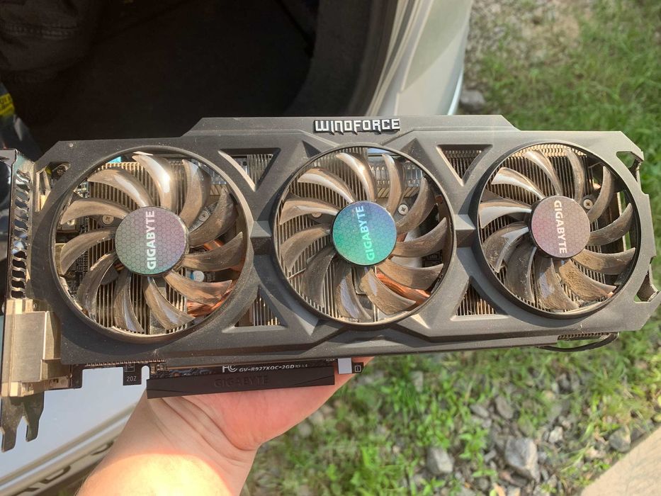 GIGABYTE R9 270X WindForce 2GB