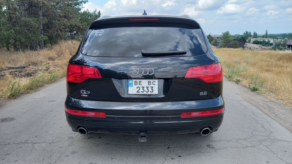 Продам Audi Q7 4.2