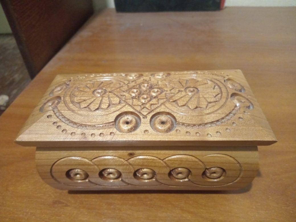 Скринька дерев'яна ручної роботи