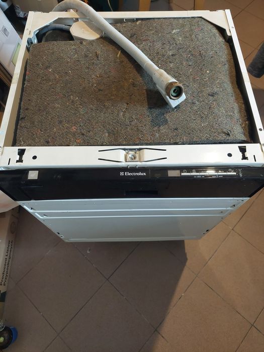 Zmywarka electrolux ESL66010 uszkodzona na części.