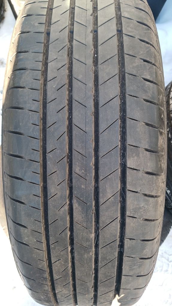 225 60 18 Bridgestone Alenza 001