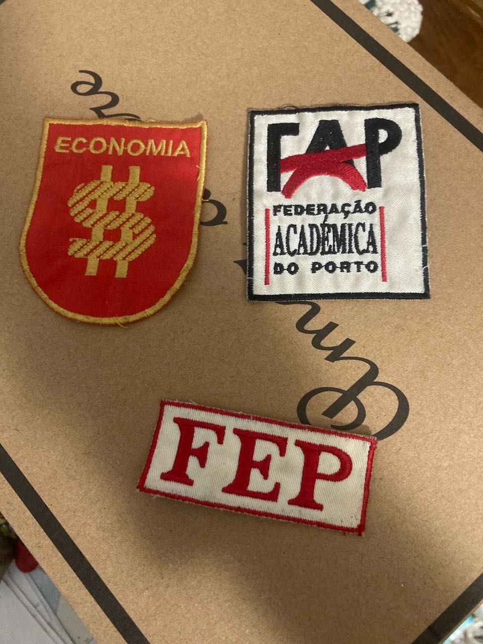 emblemas académicos de queima fitas faculdade economia FEP