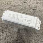 Elektroniczny transformator 230V AC na 12V 50-210W (15)