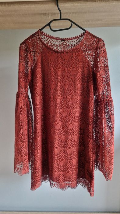 Piękna krótka sukienka z szerokimi rękawami S Gina Tricot