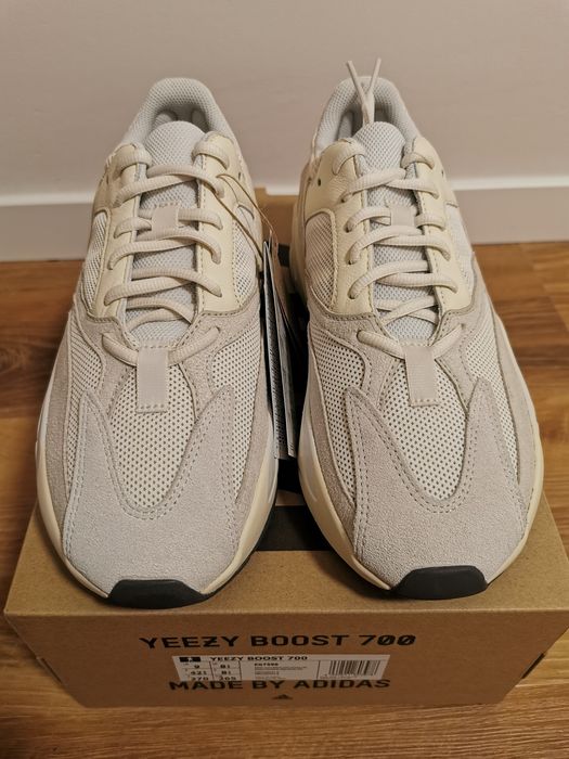 Yeezy Boost 700 Analog