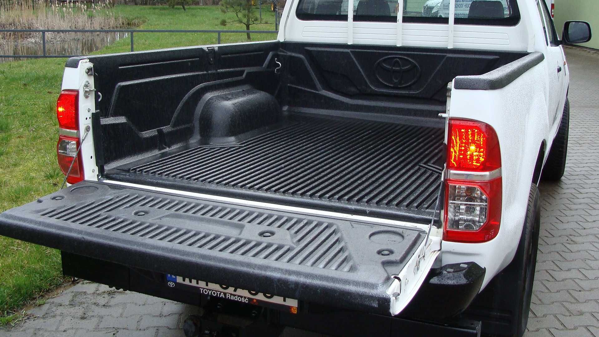 TOYOTA HILUX 2,5 D 4x4  2016 r . Przebieg 77 tyś. ostatni egz.bez ele.