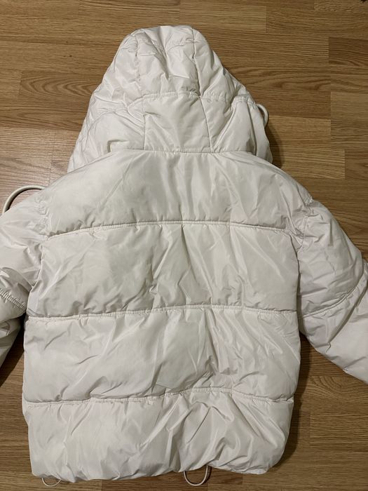 Пуховик молочний zara