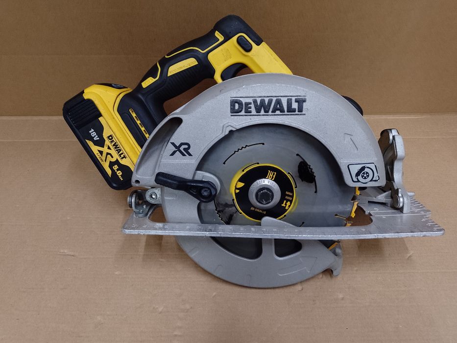 Akumulatorowa pilarka tarczowa DeWalt DCS570