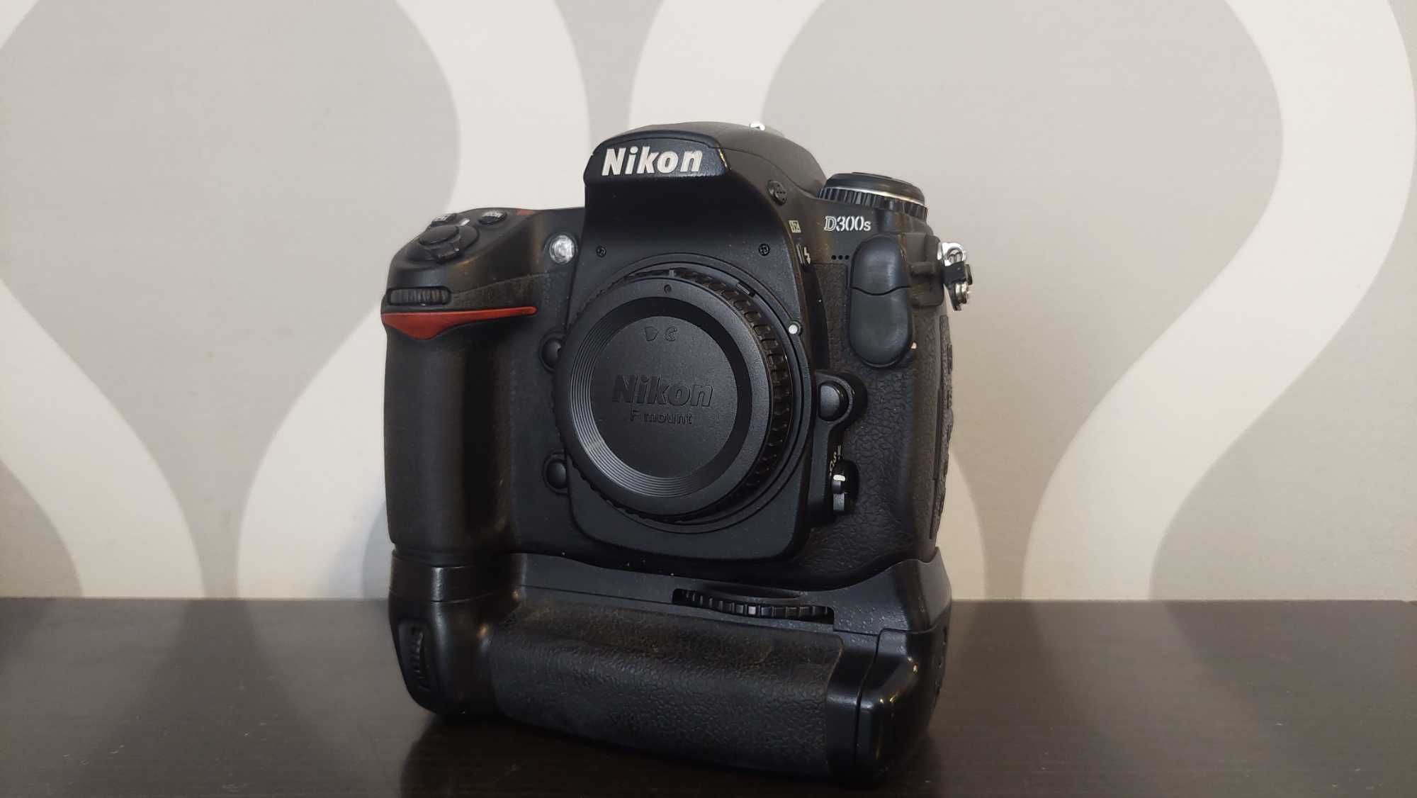 Aparat Nikon D300s Body + Grip