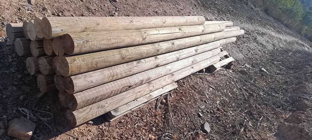Postes de madeira de pinho tratados – Wooden treated pine posts
