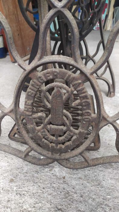 Máquina Costura Phillips e pés Singer Vintage