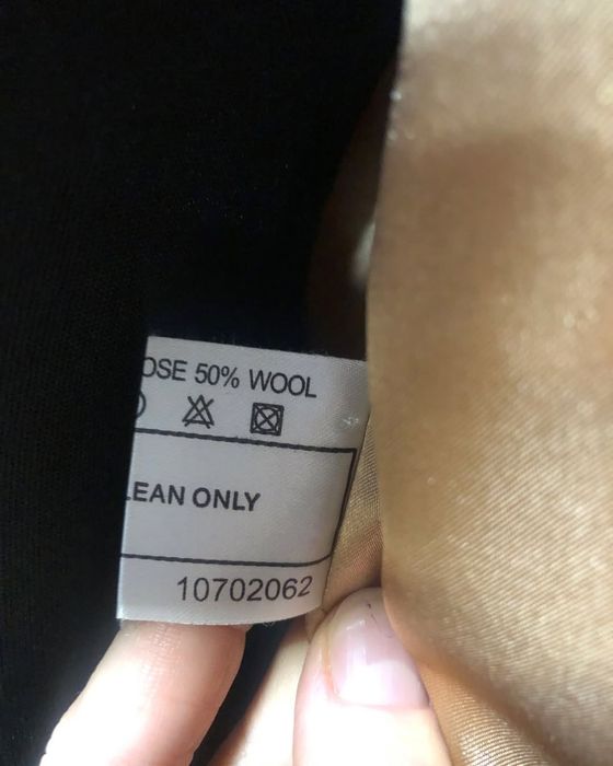 Піджак жіночий напівприталений з відмінним складо, акцентними кишенями