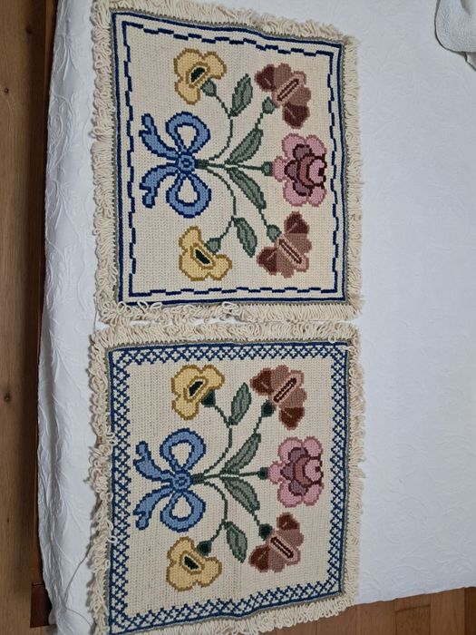 Almofadas artesanais  bordadas  a ponto arraiolos novas