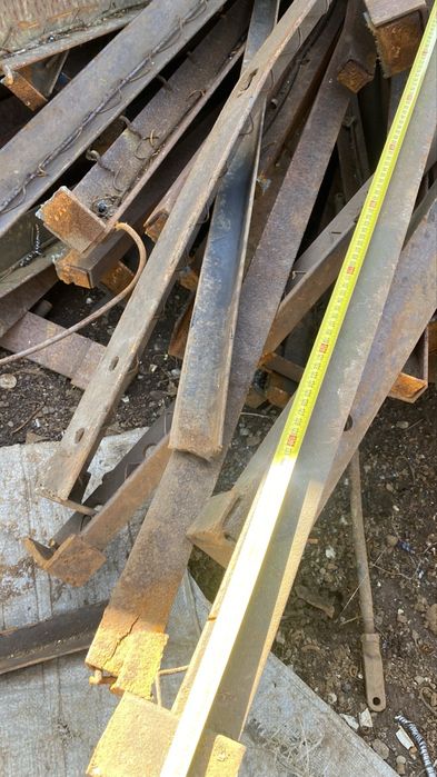 Продам уголок  200 бу