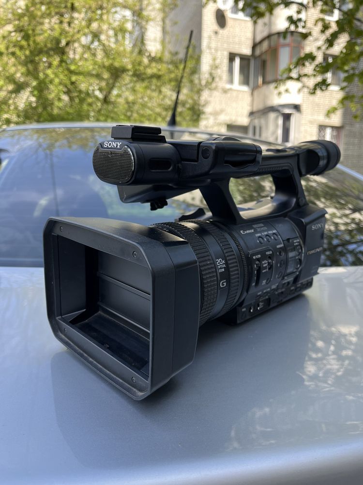 Sony HXR-NX5U NXCAM PRO Camcorder Only 350 Hours A