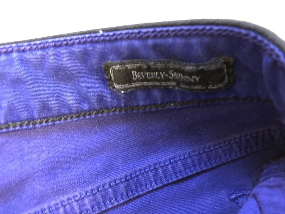 Spodnie damskie jeans Guess Beverly skinny chabrowe xs 26 rurki