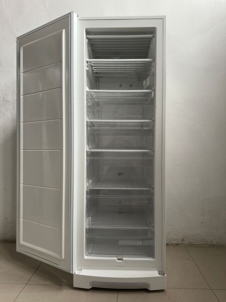 Zamrażarka Electrolux 175 cm 290 l