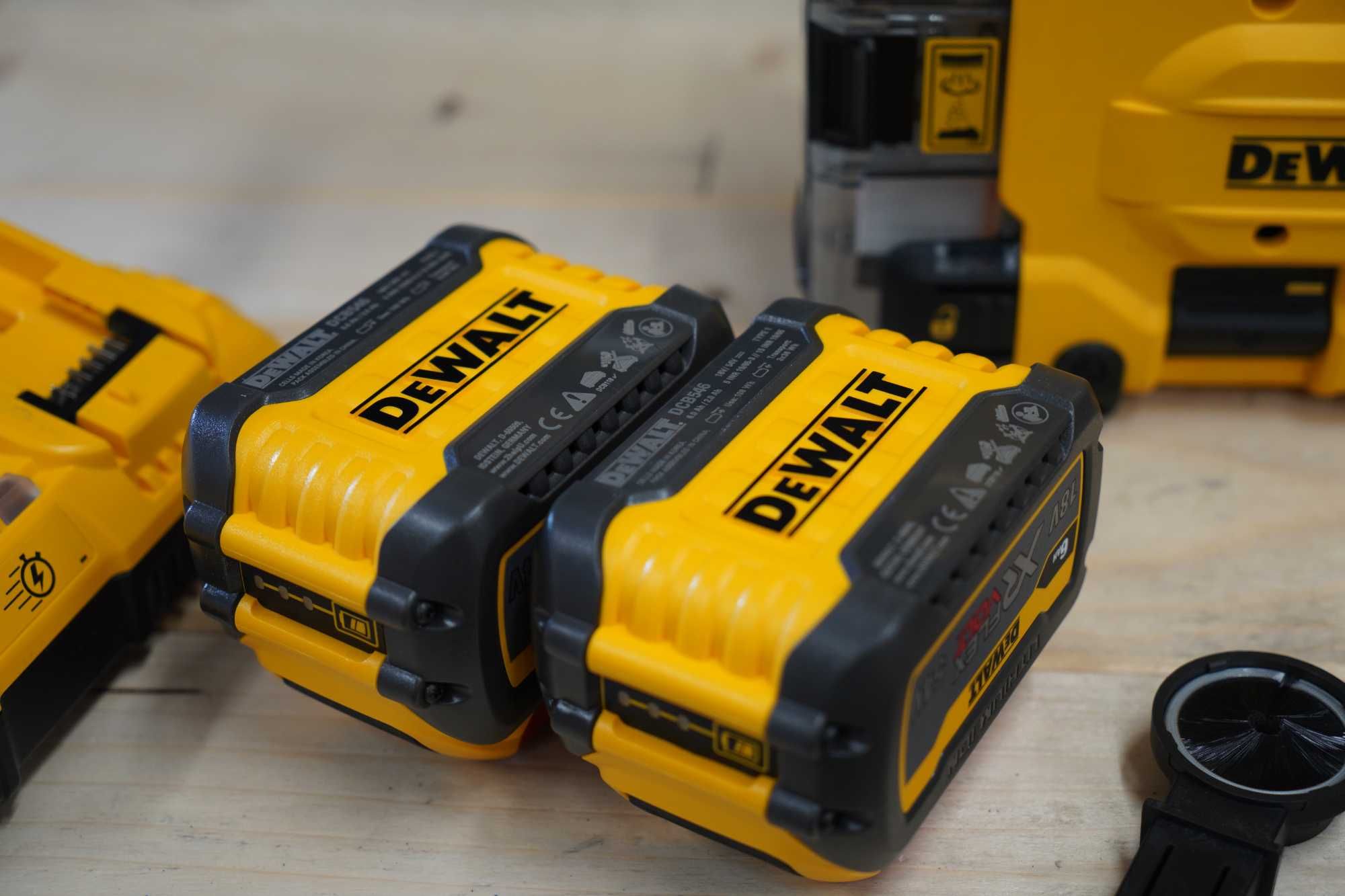 Młotowiertarka Dewalt DCH335X2 SDS + plus