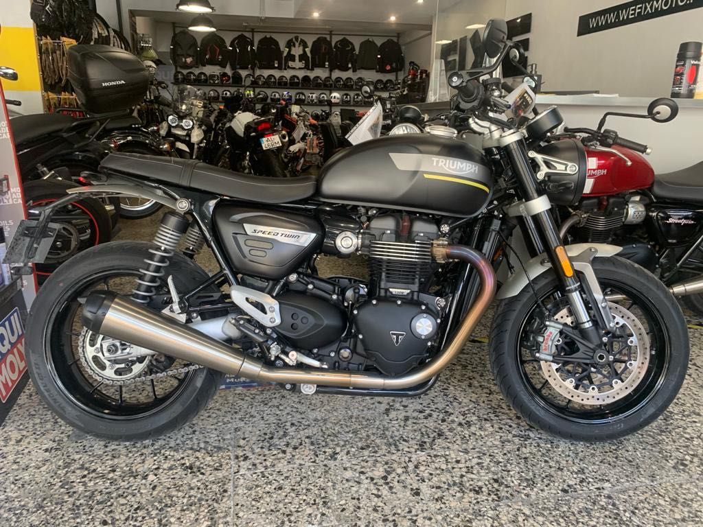 Triumph Speed Twin 1200 de 2022 com 7707 Kms Óptimo estado com Extras