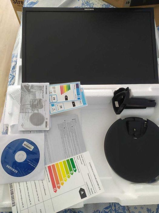 Монитор SAMSUNG 21.5" S22F350FHI