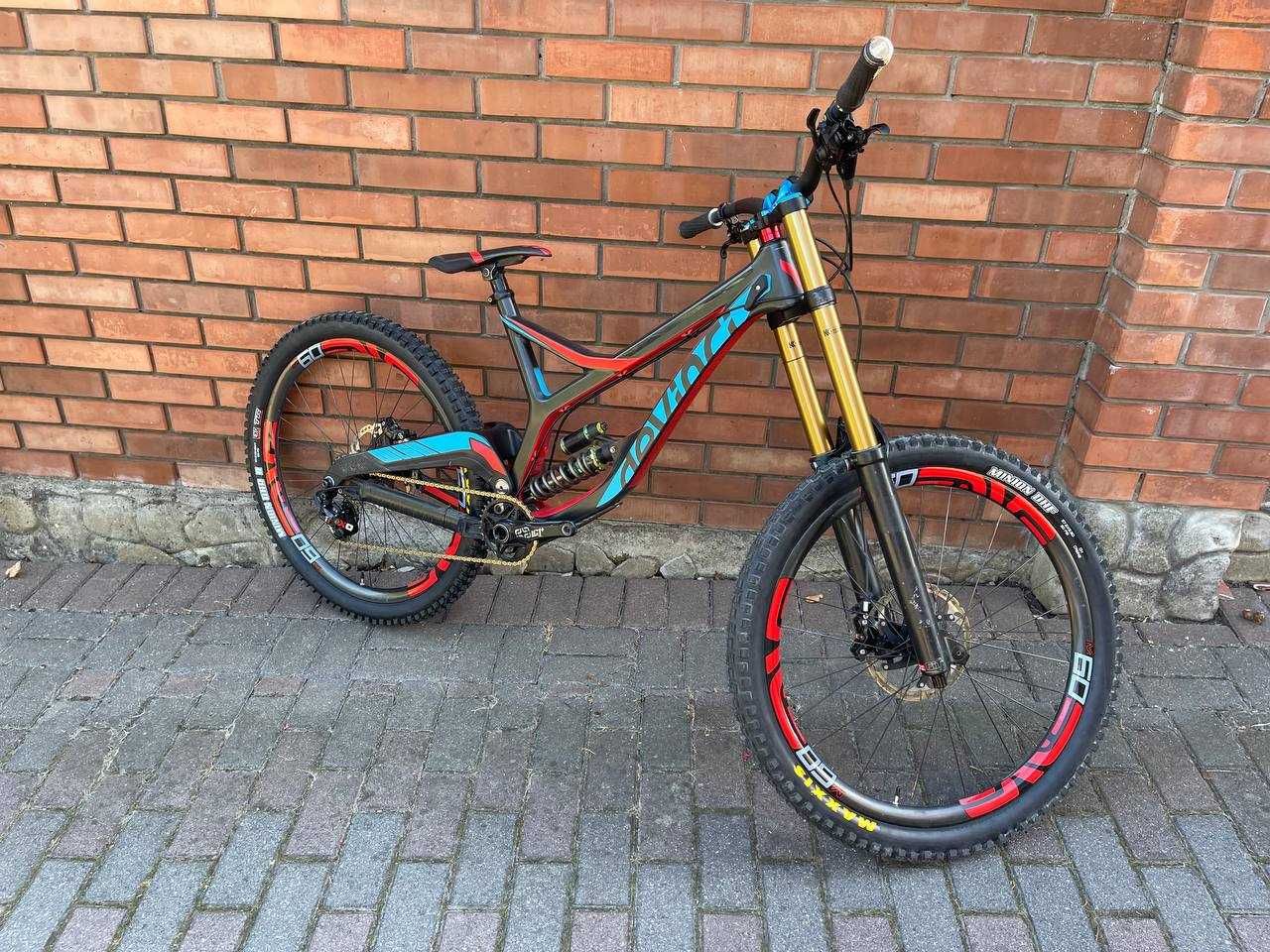 Devinci Wilson DH carbon XL sram X01 7sp ENVE  Fox 40 kashima