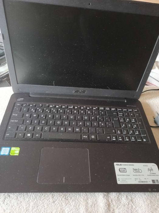 portatil ASUS X556U
