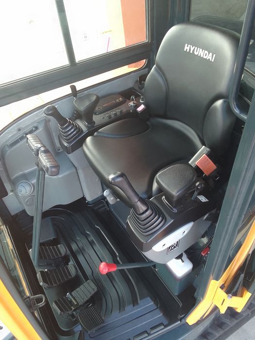 Mini giratória escavadora Hyundai 2023 Apenas 405h