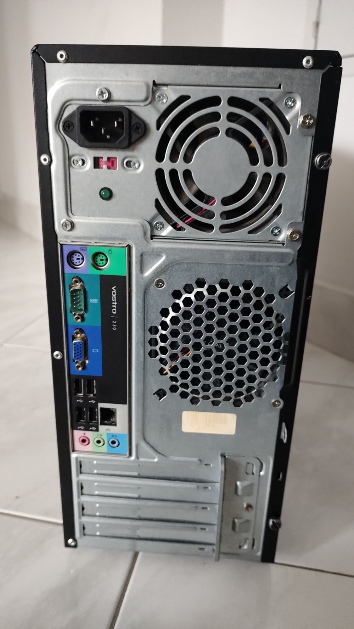 Komputer Intel Core 2 Quad Q8300 4x2.50GHz -  kompletny domowy/biurowy